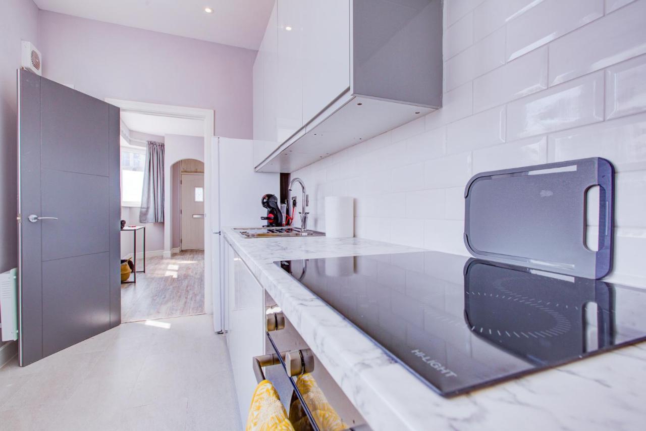 Spacious And Modern 1 Bed 1 Bath Apartment In The Heart Of Истборн Екстериор снимка