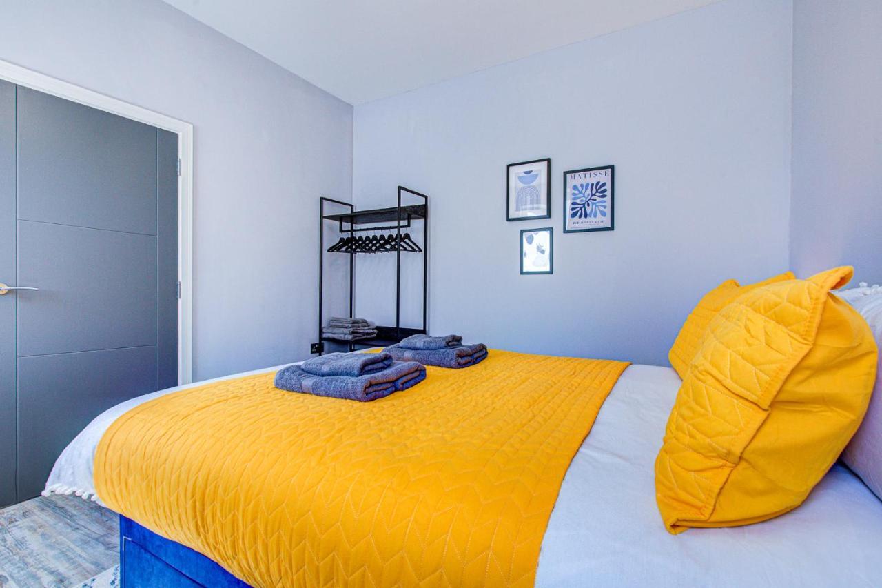 Spacious And Modern 1 Bed 1 Bath Apartment In The Heart Of Истборн Екстериор снимка