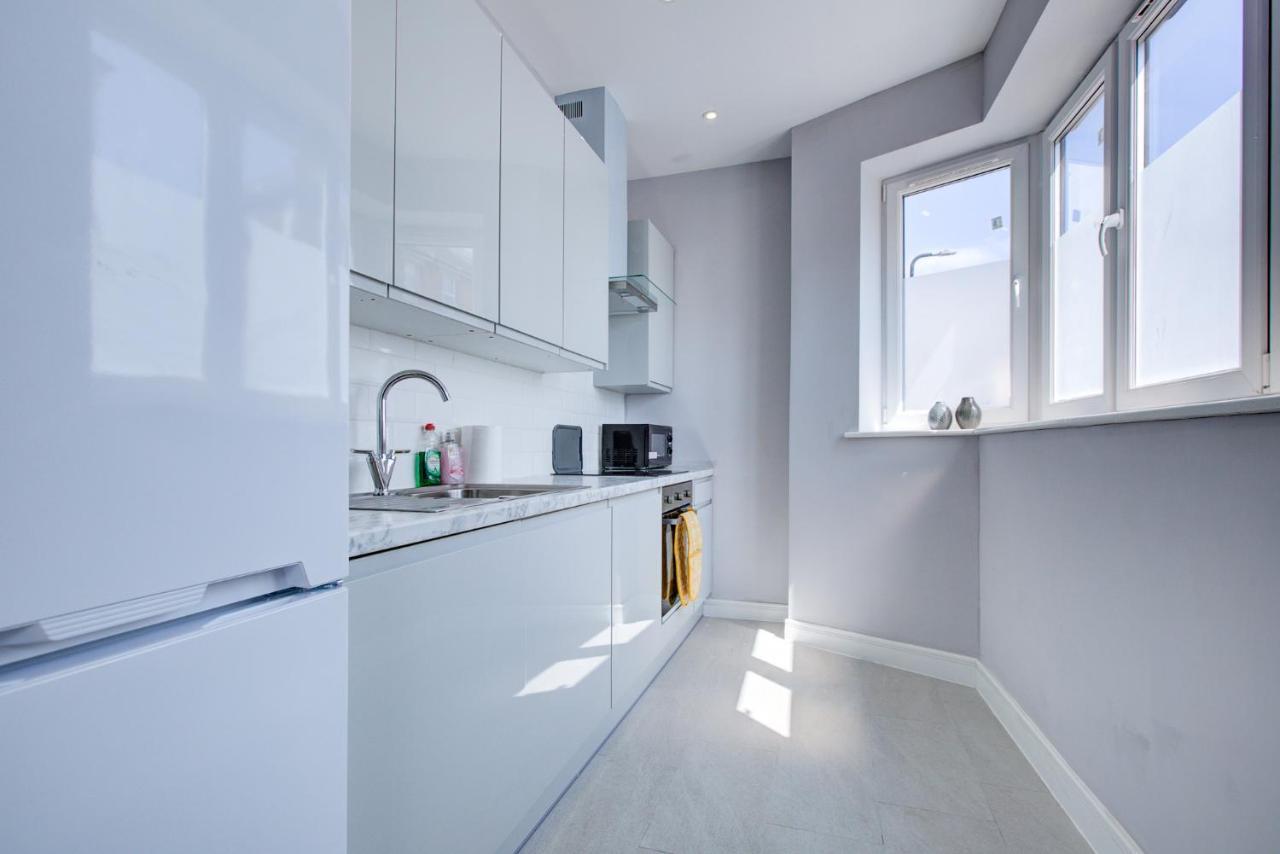 Spacious And Modern 1 Bed 1 Bath Apartment In The Heart Of Истборн Екстериор снимка